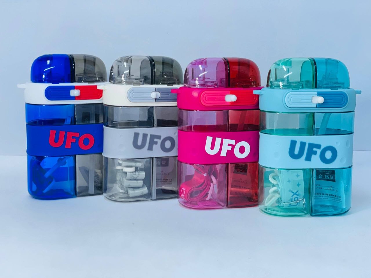 زمزمية بلاستيك UFO بحجرتين مع مصاصة وحزام - 760 مل