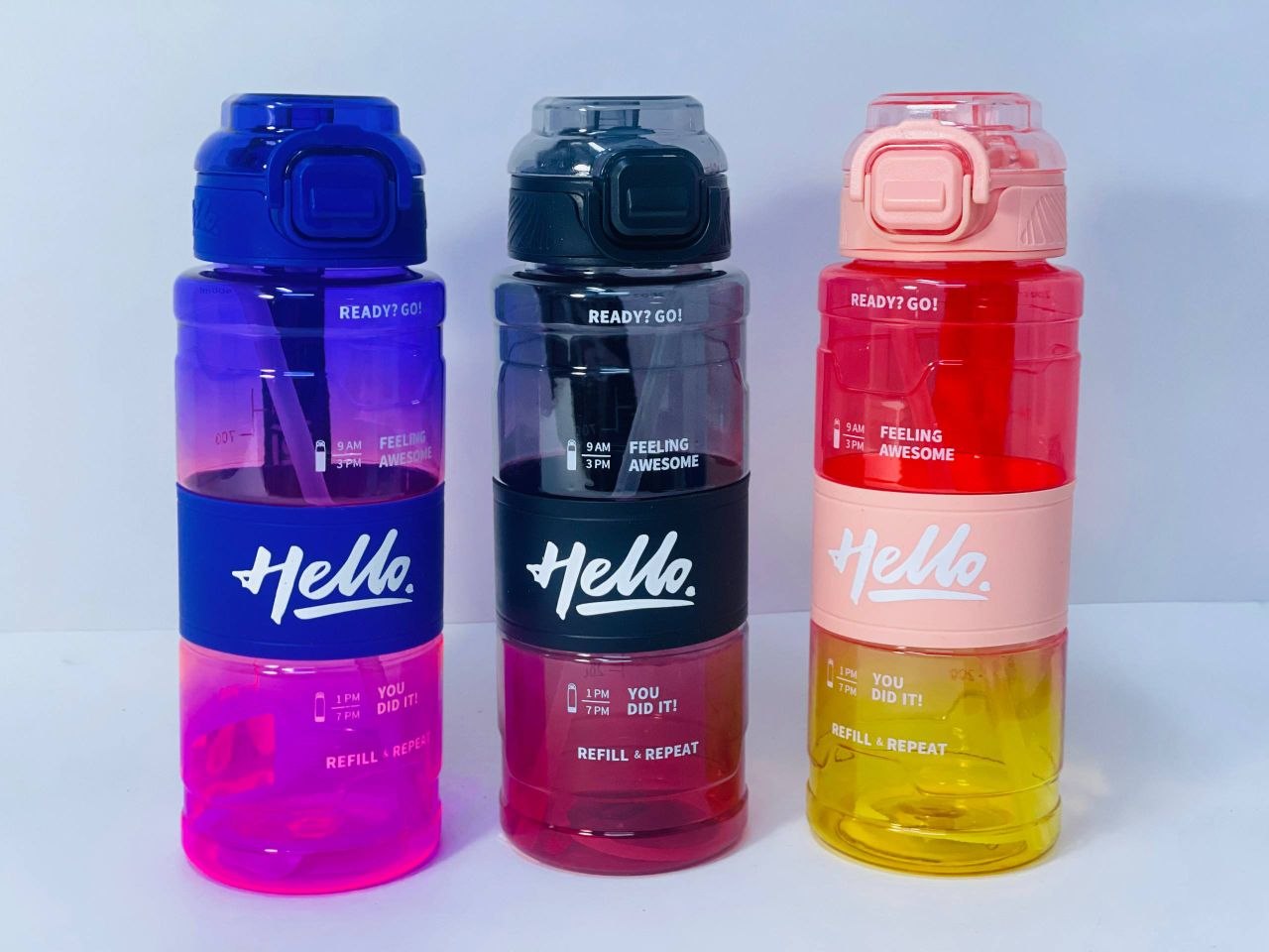 زجاجة مياه Hello الشفافة بحزام يد ومصاصة 800 مل