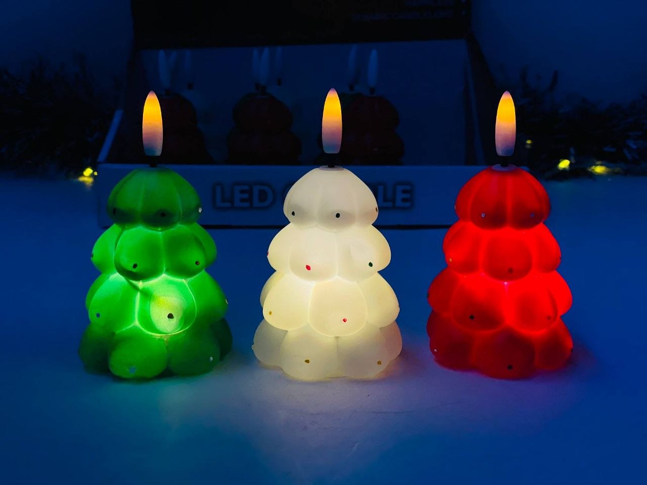 شمعة LED على شكل شجرة كريسماس مضيئة بألوان متعددة
