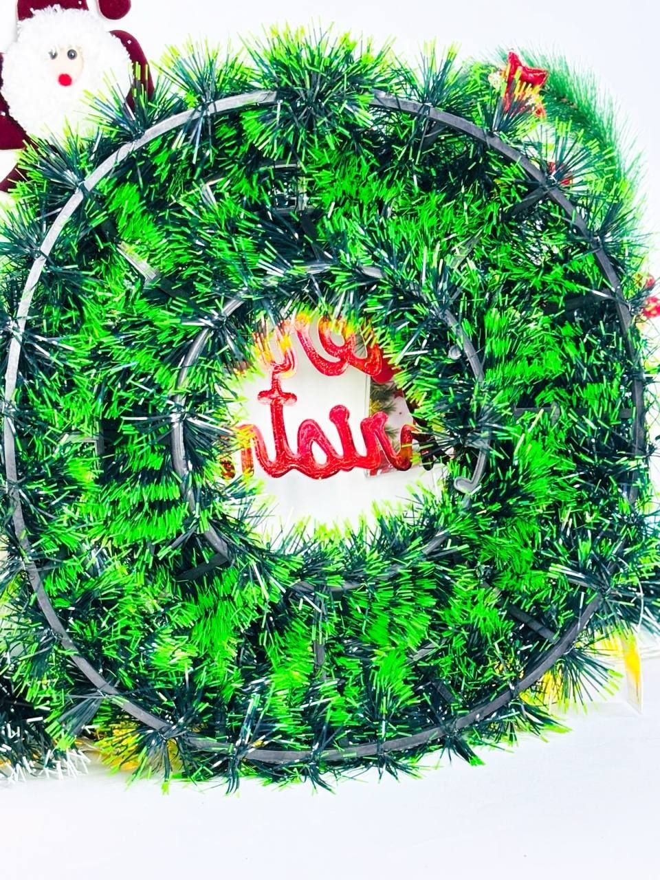 إكليل كريسماس دائري مزين بالورود والكريز 40 سم